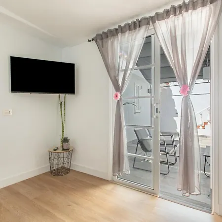 Sunny House 아파트 *